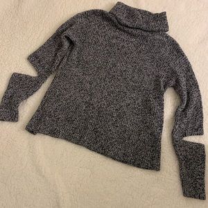 Vince Camuto XS black and white turtleneck 🌞